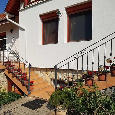 Rege Apartman Alsoors Bagian luar foto