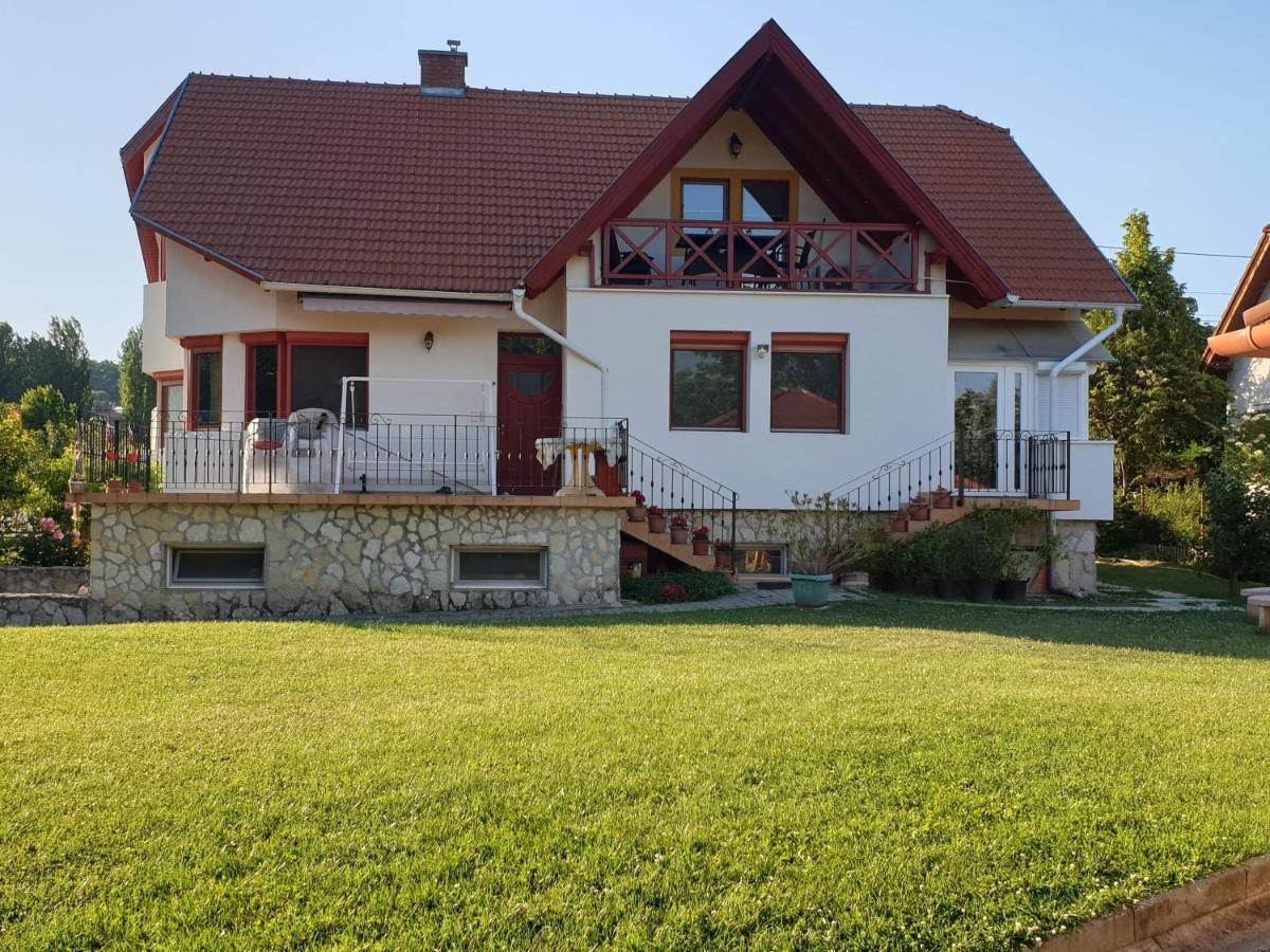 Rege Apartman Alsoors Bagian luar foto