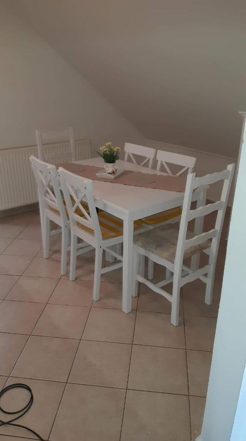 Rege Apartman Alsoors Bagian luar foto