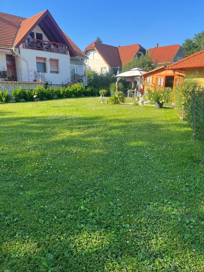 Rege Apartman Alsoors Bagian luar foto