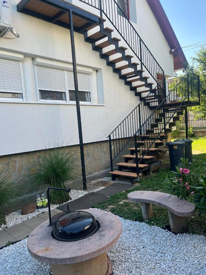 Rege Apartman Alsoors Bagian luar foto