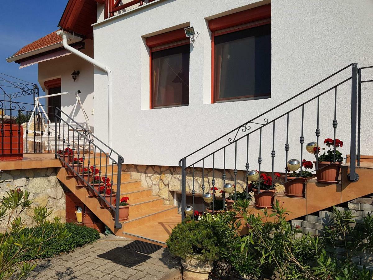 Rege Apartman Alsoors Bagian luar foto