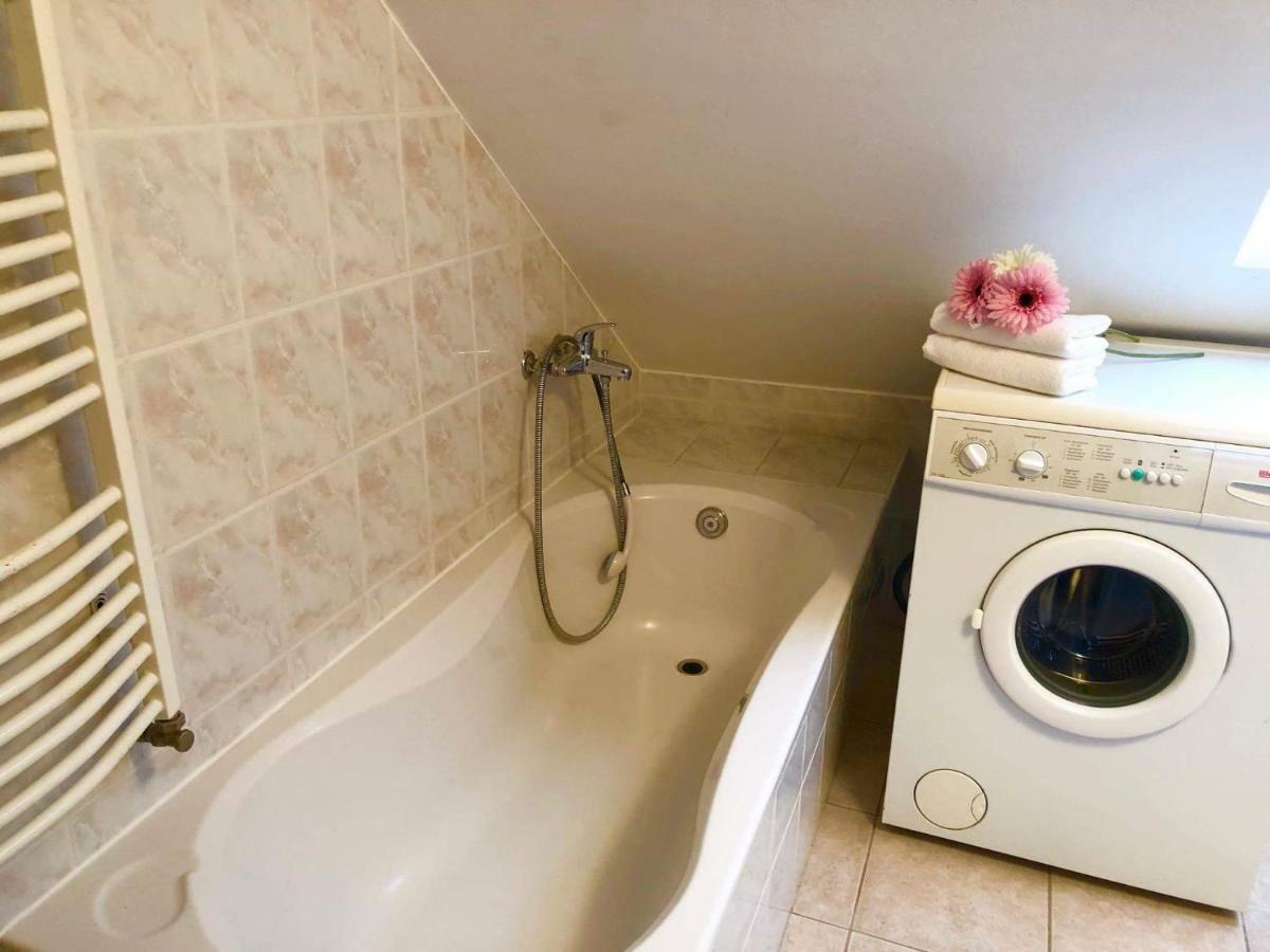 Rege Apartman Alsoors Bagian luar foto
