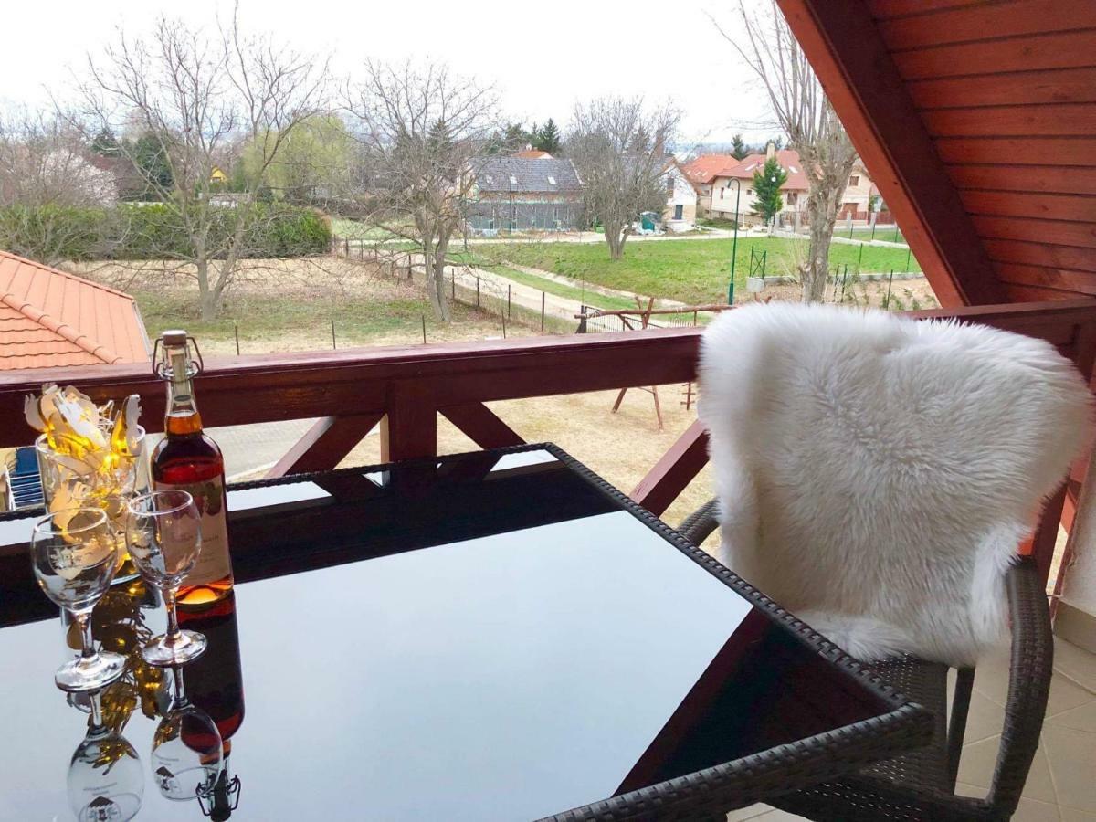 Rege Apartman Alsoors Bagian luar foto