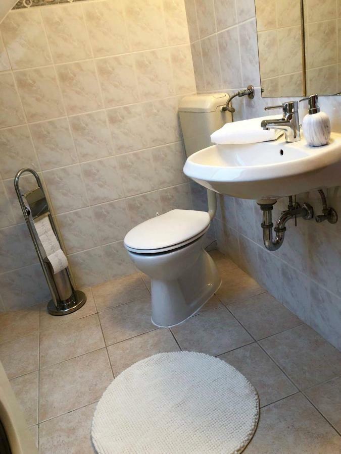 Rege Apartman Alsoors Bagian luar foto