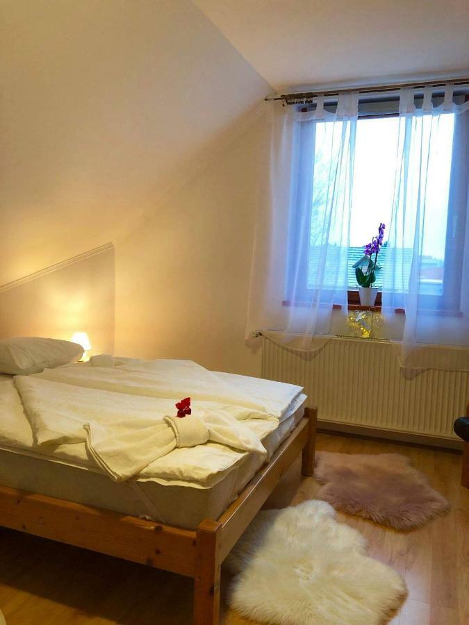 Rege Apartman Alsoors Bagian luar foto