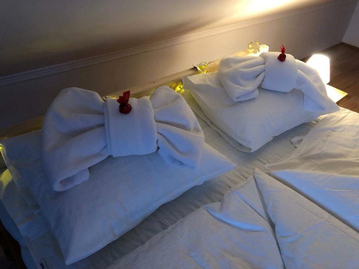 Rege Apartman Alsoors Bagian luar foto